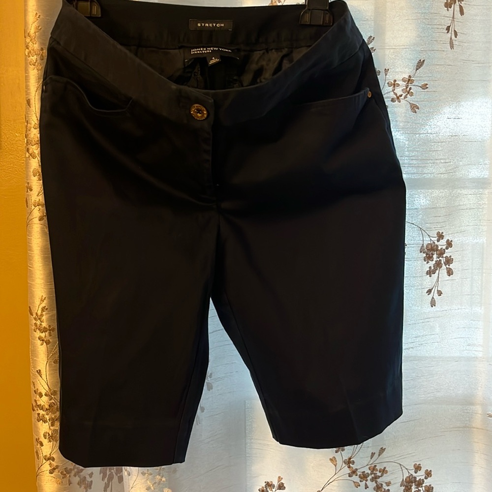 Jones New York Navy stretch short in Size 4.